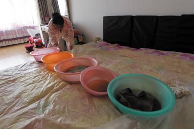 图木舒克楼上漏水，住户失联，小区没物管，业主维权难！律师来支招……